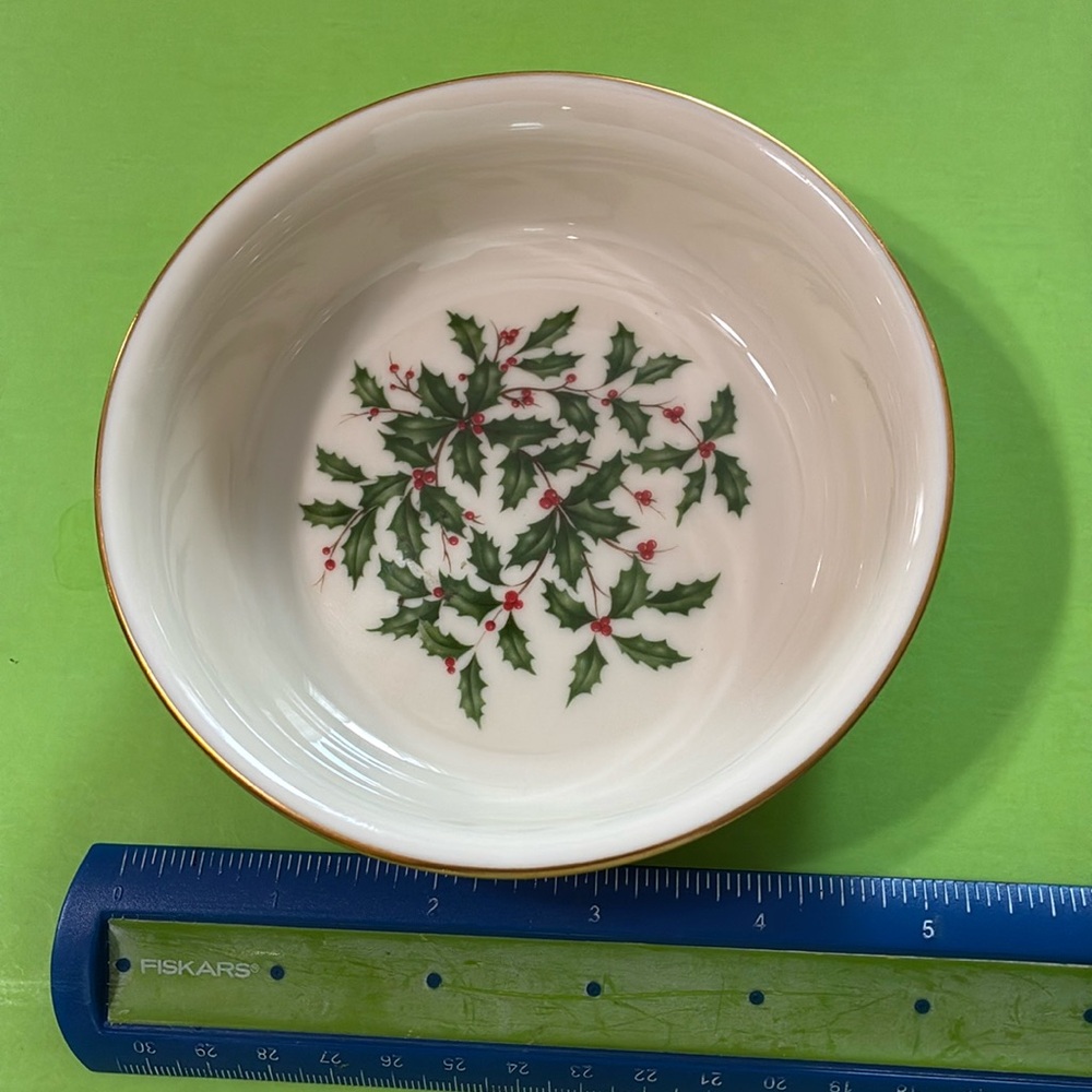 Lenox HolidayHolly - TREAT PLATE TRIO - Picture 9 of 12